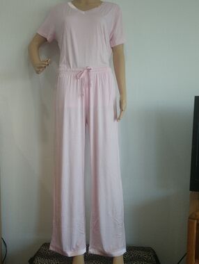 ComfortFit Women's Pink Pajama Set - Cozy Lounge Top & Pants